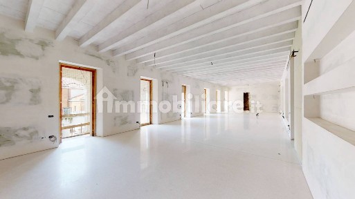 Mantova, Centro, Via Fratelli Cairoli, 11