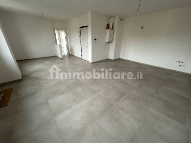 Trilocale nuovo, secondo piano, Centro, Poggio Rusco