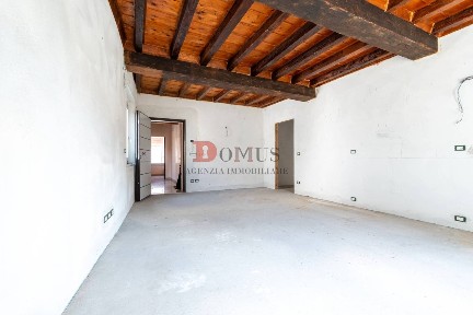 Trilocale via Galana 12, Centro, Mantova