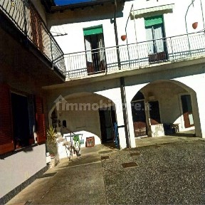 Appiano Gentile, Via Cristoforo Colombo 25