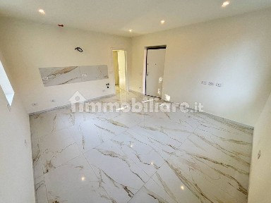 Trilocale via Morosi, Centro, Appiano Gentile