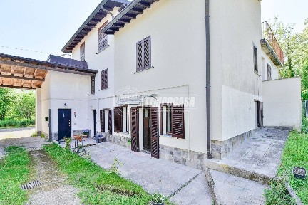 Trilocale via Casnate, Navedano 36, Senna Comasco