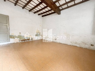 Trilocale via Trento 34, Centro, Mantova
