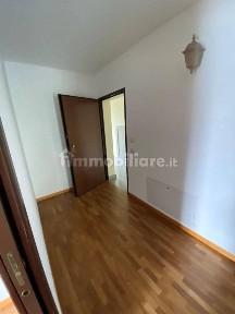 Trilocale via Don Luigi Meroni 13, Centro, Figino Serenza