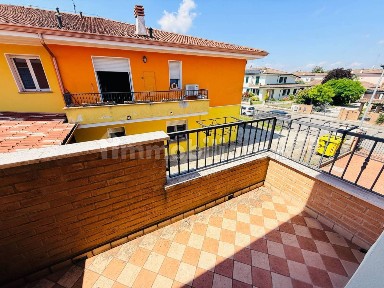 Trilocale ottimo stato, secondo piano, Centro, Poggio Rusco