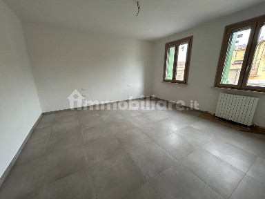 Trilocale ottimo stato, primo piano, Centro, Poggio Rusco
