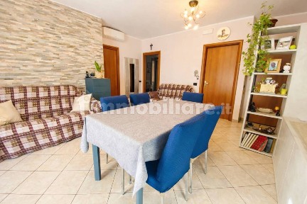 Trilocale ottimo stato, piano terra, Centro, Poggio Rusco