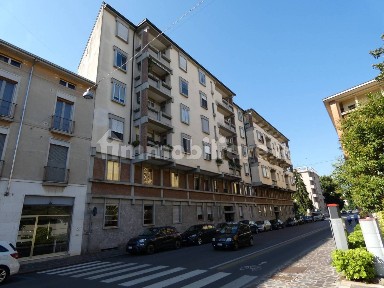 Mantova, Centro, Via Enrico Dugoni