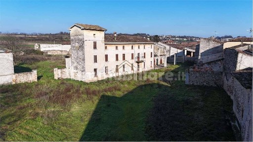 Casa colonica via Baldassarre Castiglioni, Foresto, Volta Mantovana