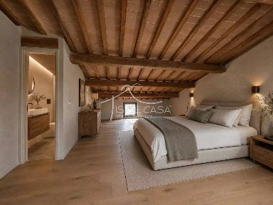 Trilocale nuovo, terzo piano, Centro, Mantova
