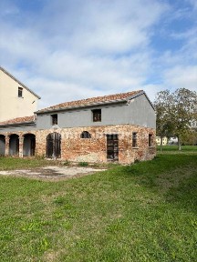 Quistello, Via Defendi Semeghini, 106