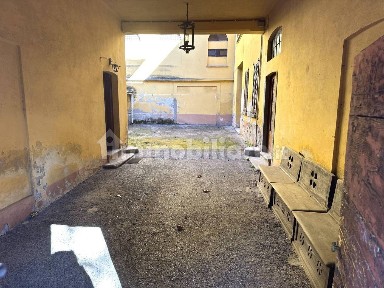 Quadrilocale da ristrutturare, piano terra, Albese con Cassano