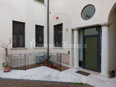 Trilocale via Scuderie Reali, Centro, Mantova
