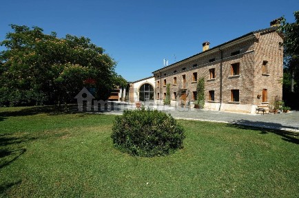 Rustico, ottimo stato, 938 m², Ostiglia