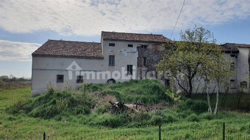Rustico, da ristrutturare, 271 m², Centro, San Benedetto Po