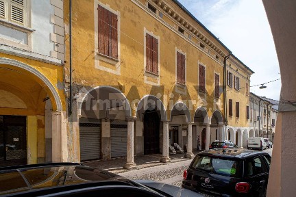 Appartamento via Garibaldi 21, Centro, Viadana