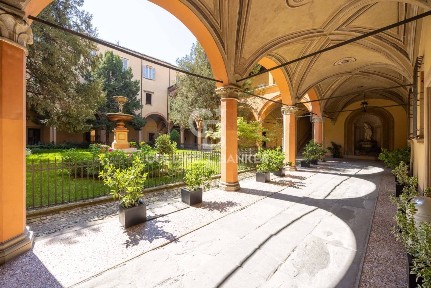Quadrilocale via Garibaldi 3, Castiglione - Tribunale, Bologna