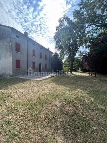 Casale 3910 m², Suzzara