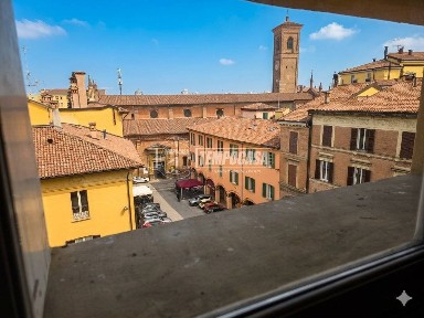 Bologna, Centro Storico, Piazza San Martino 1/A