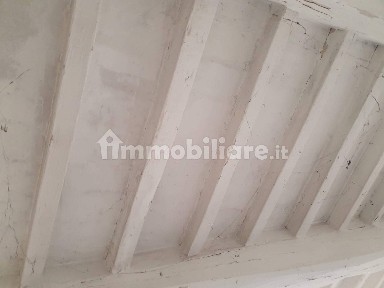 Quadrilocale da ristrutturare, su più livelli, Bagnolo San Vito