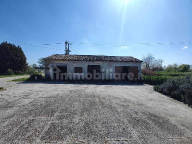 Rustico, da ristrutturare, 392 m², Pegognaga