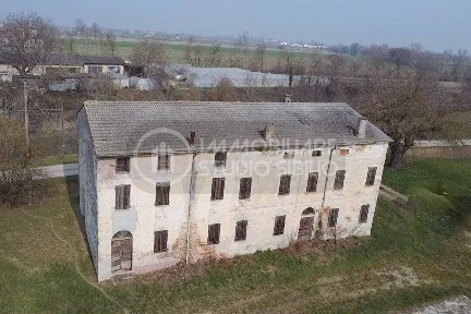 Cascina, da ristrutturare, 476 m², San Benedetto Po