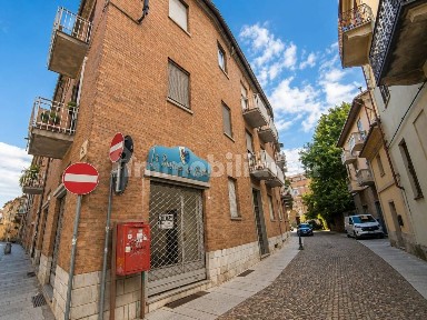 Locale commerciale in Vendita