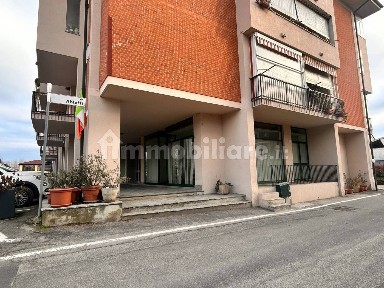 Locale commerciale in Vendita
