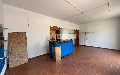 Locale commerciale in Vendita