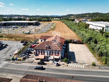 Locale commerciale in Vendita