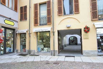Asti, Centro Storico, Piazza Antonio Astesano