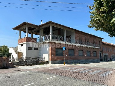 Locale commerciale in Vendita