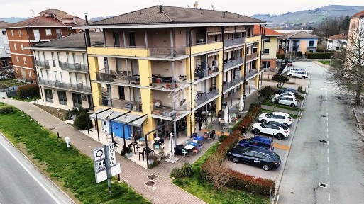 Calamandrana, Piazza Dante Alighieri, 6