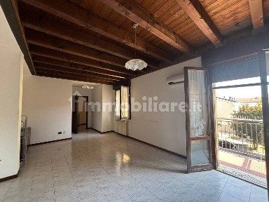 Quadrilocale buono stato, secondo piano, Centro, Poggio Rusco