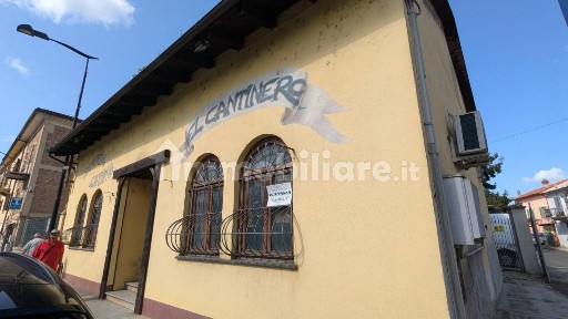 Locale commerciale in Vendita