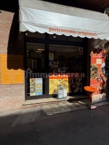 Locale commerciale in Vendita