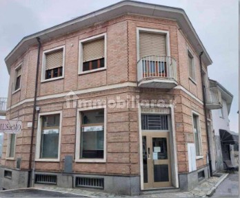 Locale commerciale in Vendita