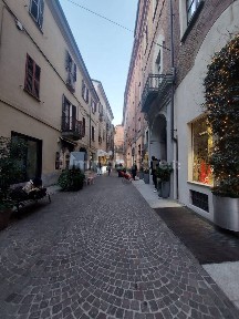 Locale commerciale in Vendita