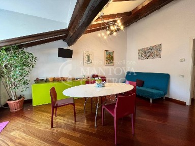 Appartamento ottimo stato, secondo piano, Centro, Mantova