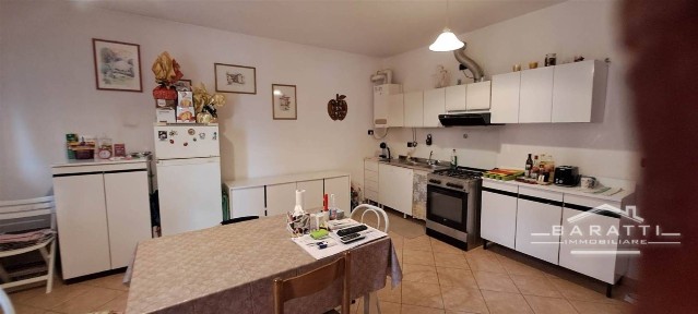 Trilocale buono stato, piano terra, Centro, Ostiglia