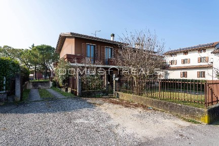 Villa a schiera via Forte Ronchi 9, Centro, Peschiera del Garda