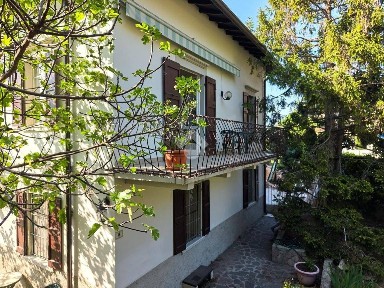 Villa a schiera via Val di Sogno 5, Centro, Malcesine
