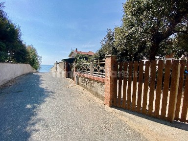 Trilocale via Veneto 6, Centro, San Vincenzo