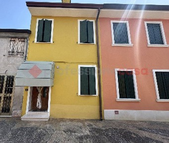 Villa a schiera via G. Matteotti, 32, Centro, Legnago
