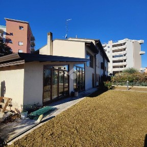 Villa a schiera via Luigi Negrelli 83, Stadio, Verona