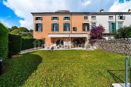 Villa a schiera via Molini, Gaon, Caprino Veronese