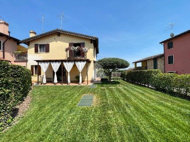Villa a schiera via Monte Cricco, Castelnuovo del Garda