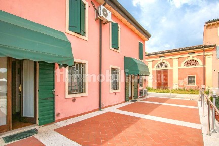Villa a schiera via Nogarole, Povegliano Veronese
