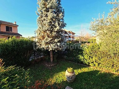Villa a schiera villaggio Stella, Centro, San Pietro in Cariano