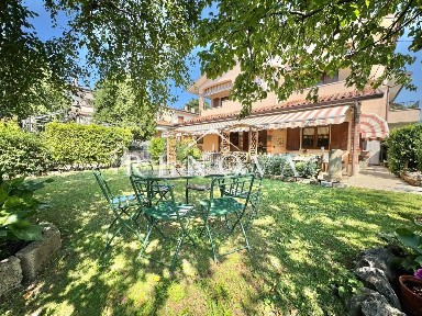 Villa a schiera vicolo Peretto 100, Albaré Stazione, Costermano sul Garda